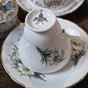 Vintage Delphine Bone China Teacup & Saucer Set Daffodil Narcissus Gold England